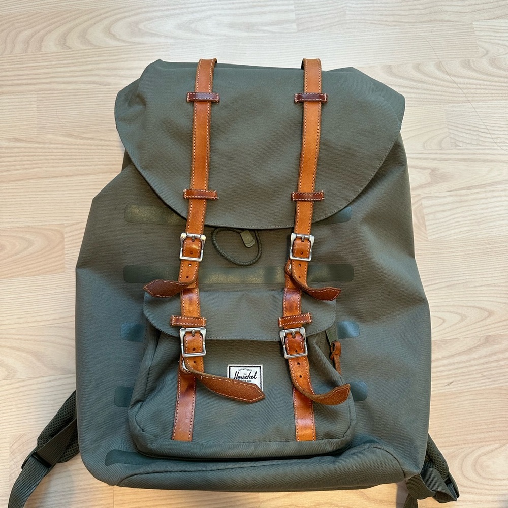 Hershel Little America Backpack 30L
